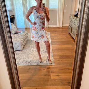 Sleeveless white flowery Mud dress